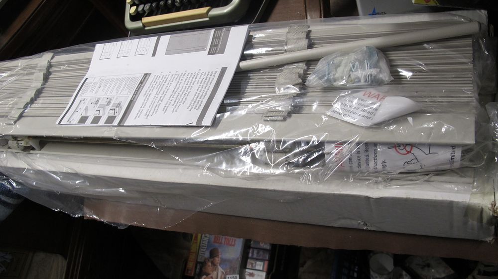 Lot 1109: A Set of Horizontal Venetian Blinds with Fabric Ladder Tapes