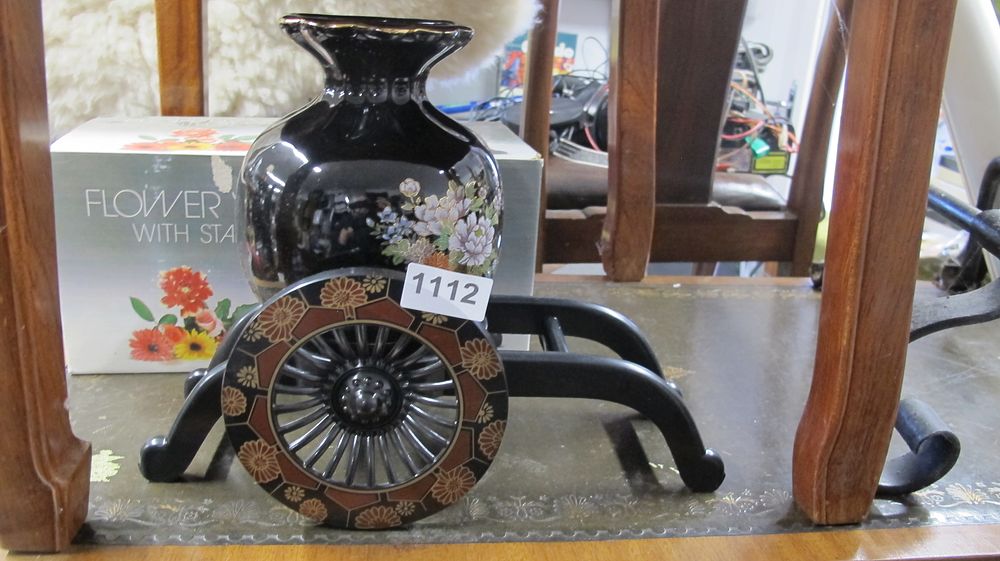Lot 1112: Japanese Porcelain Flower Vase and Hanaguruma Style Decorative Cart Stand