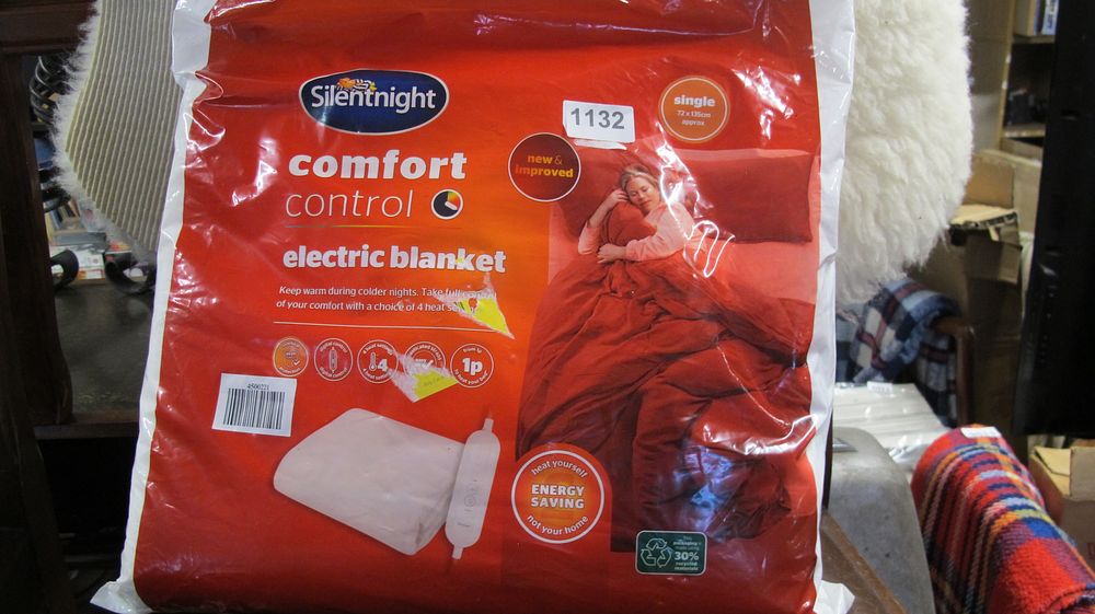 Lot 1132: A Silentnight Single Comfort Control Electric Blanket in Original Packaging