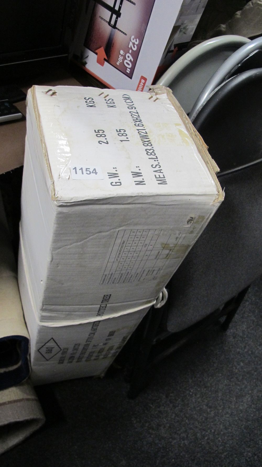 Lot 1154: B&Q 150cm Artificial Potted Tree in Original Packaging