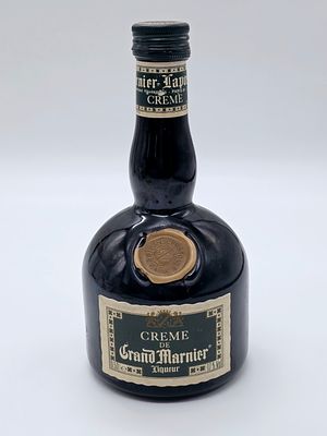 ליקר צרפתי 
לאספנים / לנוי 
בקבוק מלא אך פתוח 
שנות ה 