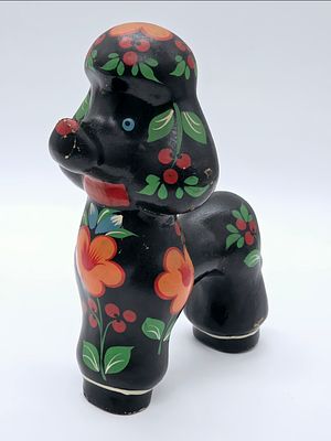 בובה / חפץ נוי פודל 
עץ , עבודת יד , ציורים יד 
עממי 