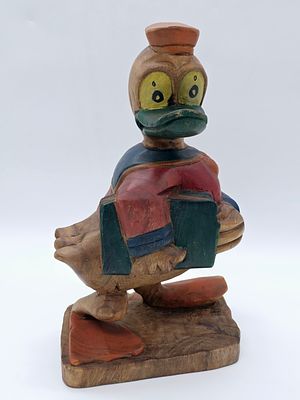 עץ עבודת יד . דונלד דאק מגולף בעץ , עבודת יד 
וינטג' 
גובה 34 ס"מ