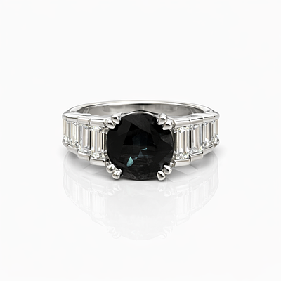 WHITE GOLD RING WITH BAGUETTE CUT DIAMONDS AND CENTRAL SAPPHIRE. 18KT WHITE GOLD RING WITH 