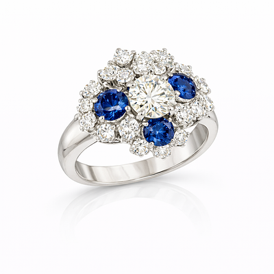 BEAUTIFUL ROSE WINDOW WITH CLEAN DIAMONDS AND VINTAGE DESIGN. Vintage style white gold ring with 