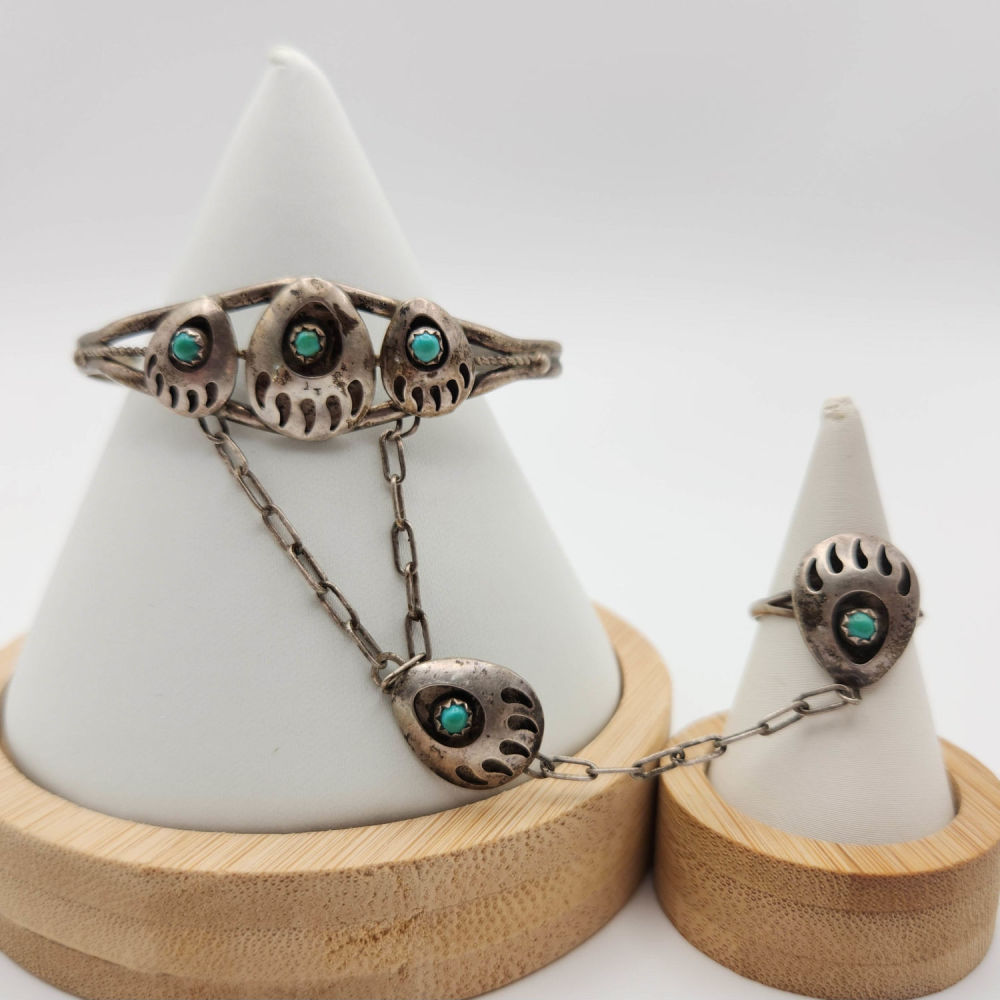 Lot 151: Sterling Turquoise Shadowbox Slave Bracelet 11.9g