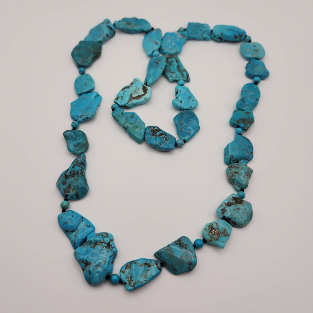 Lot 158: Chunk Turquoise Necklace 153.4g