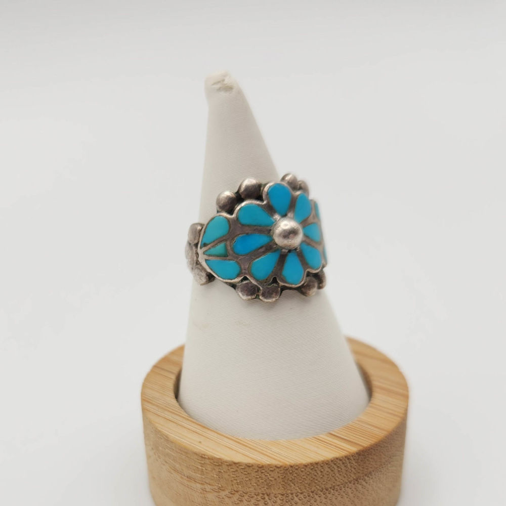 Lot 192: Sterling Turquoise Inlay Flower Ring 4.8g Sz 5.75