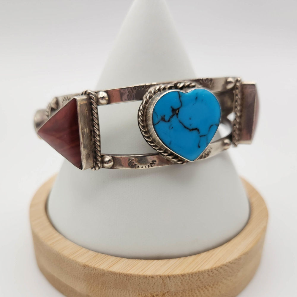 Lot 195: Mexico Sterling Multistone Heart Cuff 48.1g