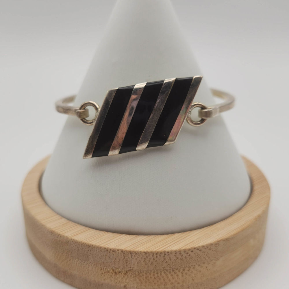 Lot 208: Sterling Onyx Inlay Bracelet 18.4g