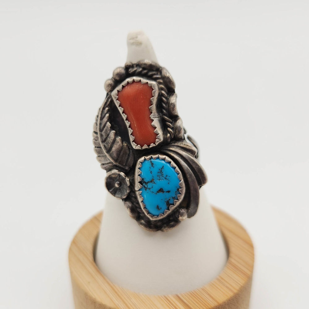 Lot 220: Sterling Navajo SC Turquoise Coral Ring 6.2g