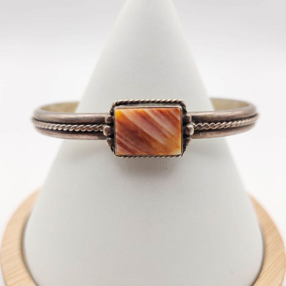 Lot 230: Sterling Navajo Bracelet - "m" 21g