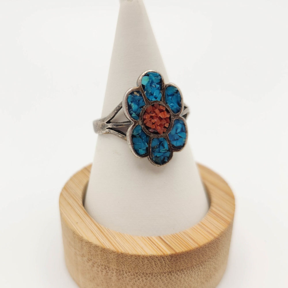 Lot 232: Sterling Native Crushed Turquoise. Flower Ring 4g