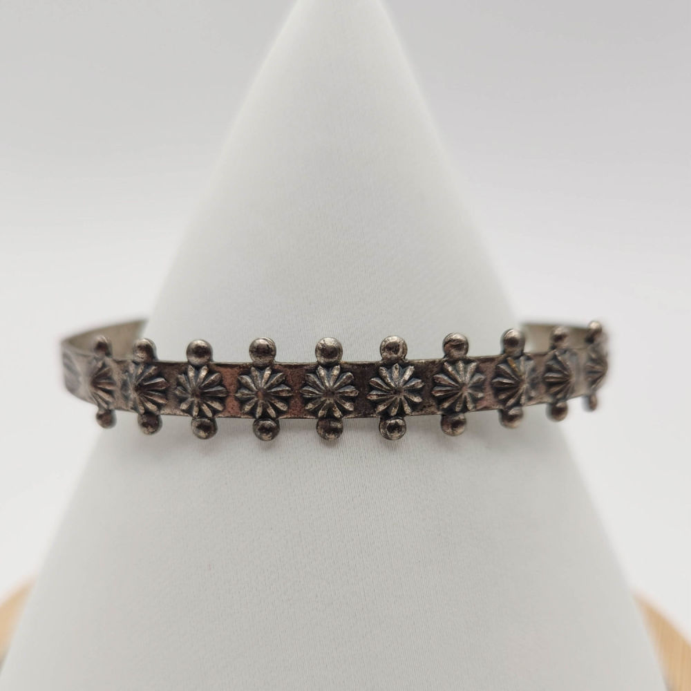 Lot 237: Small Studded Sterling Bracelet 3.9g