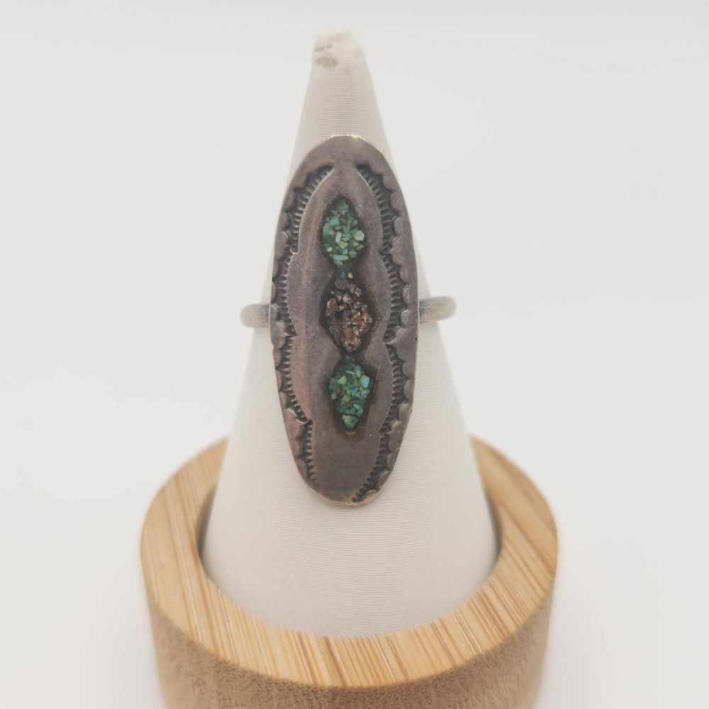 Lot 256: Coral Turquoise Inlay Ring 3.2g Size 6
