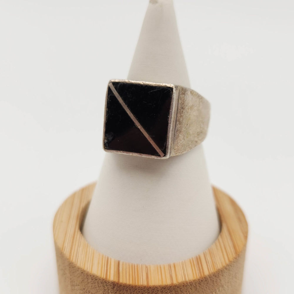 Lot 264: Sterling Mexico Onyx Ring 9g Size 6
