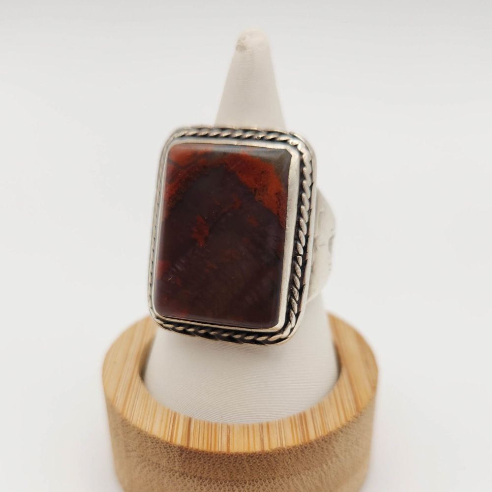 Lot 275: Sterling Red Jasper Ring 13.9g Size 9