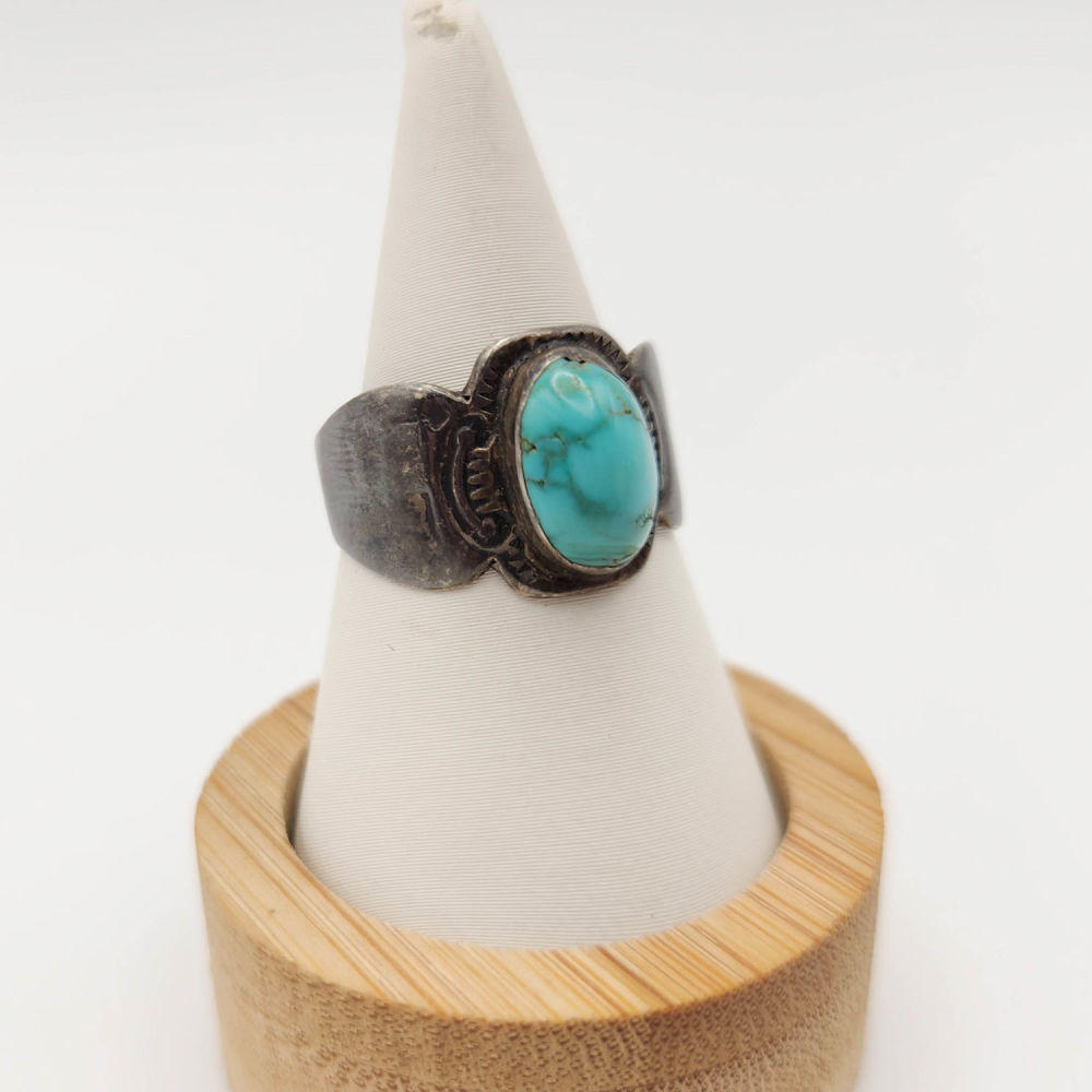 Lot 276: Sterling Turquoise Ring 4.1g Size 7.5