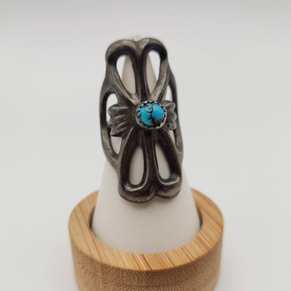 Lot 291: Sterling Sandcast Turquoise Ring 10.3g Size 5.25