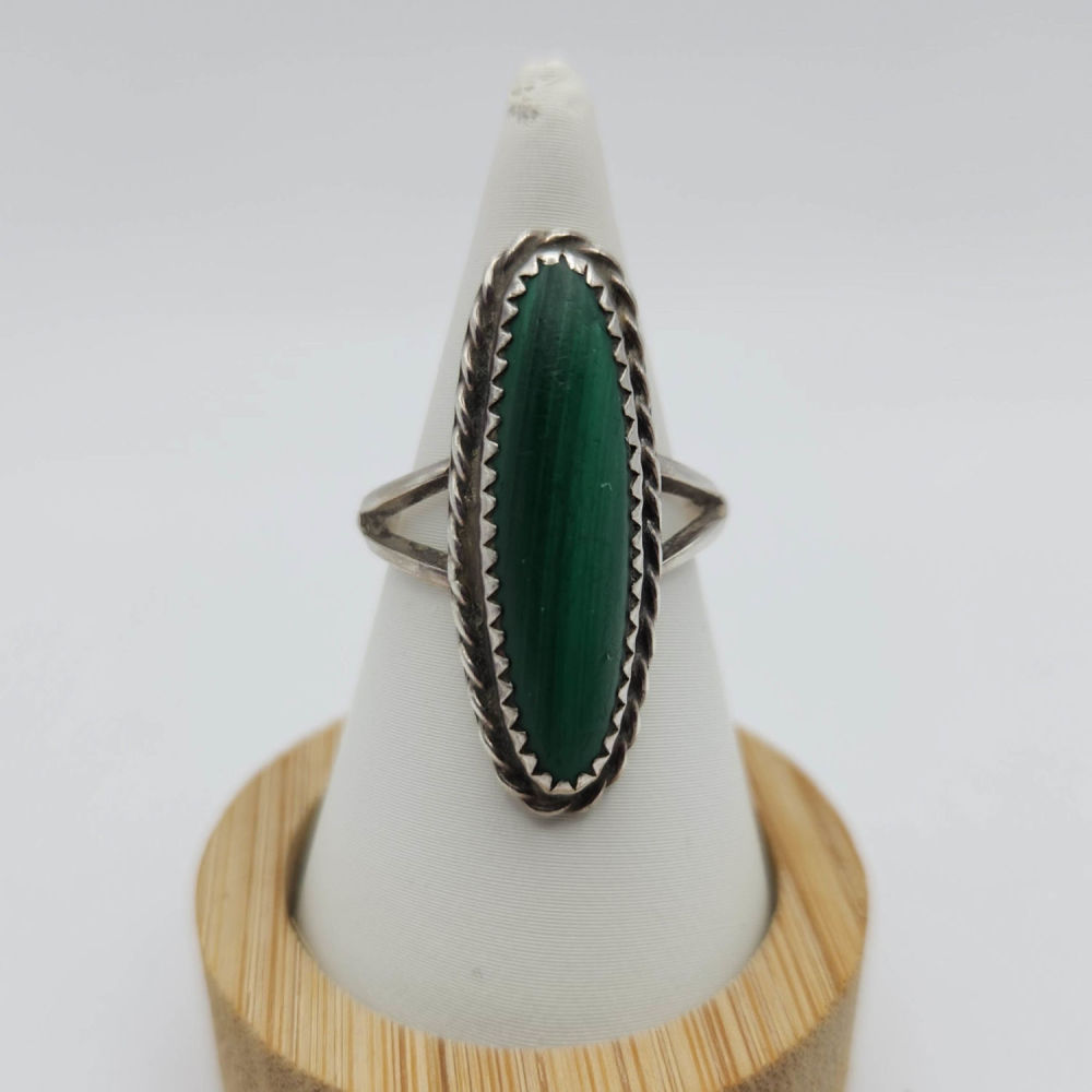 Lot 308: Sterling Silver Tall Malachite Ring 4.5G