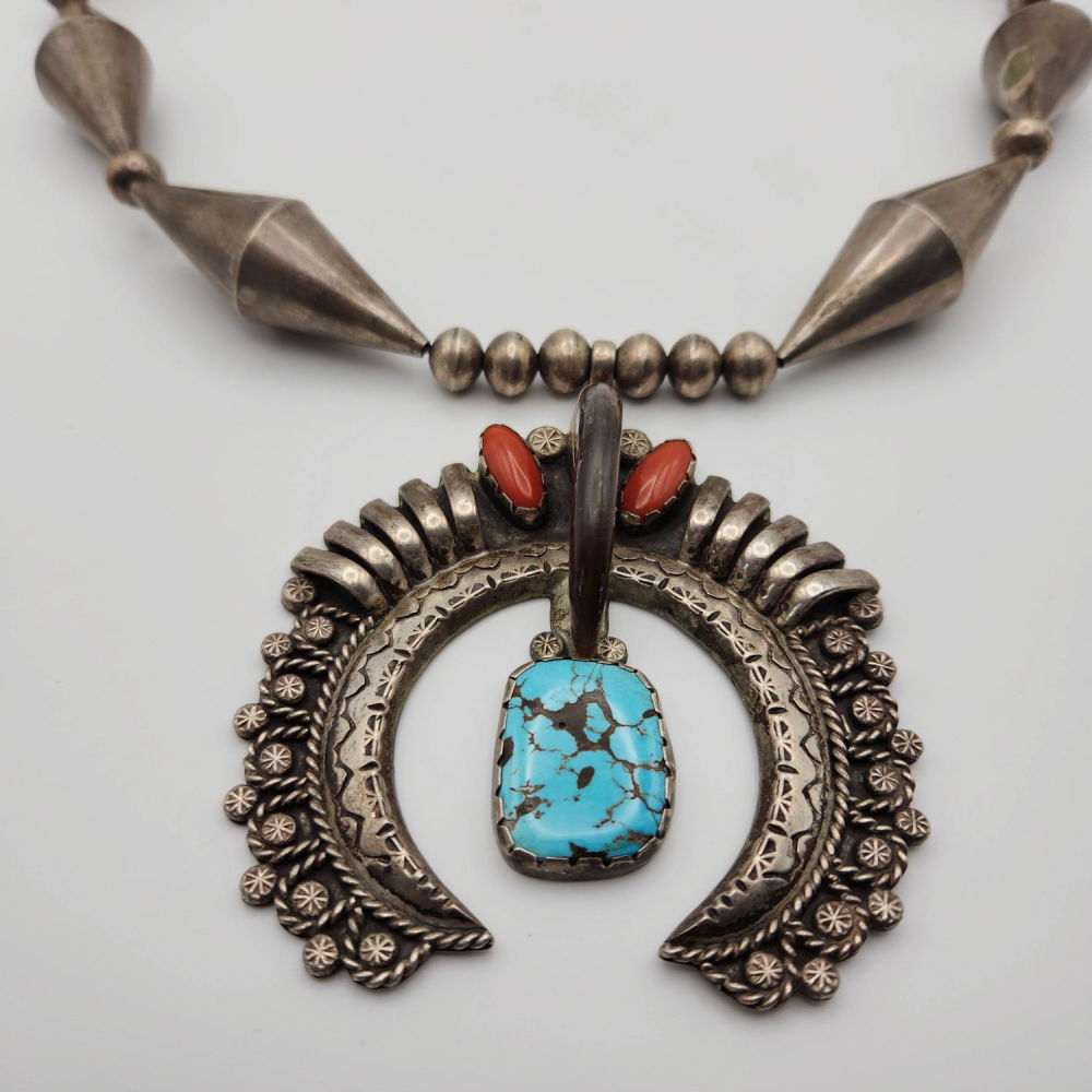 Lot 317: Sterling 30's Cone Bead Bear Claw Turquoise Necklace