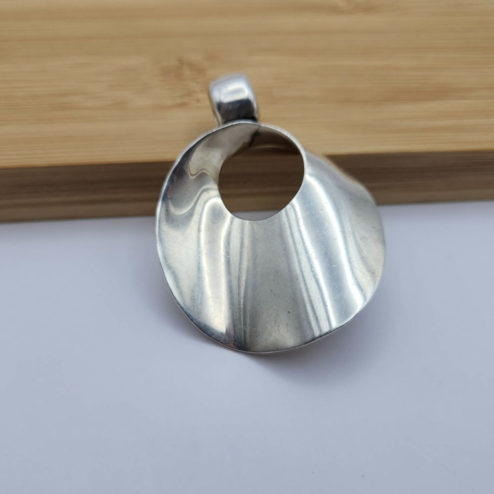 Lot 321: Sterling Silver Modernist Mexico Pendant 19G