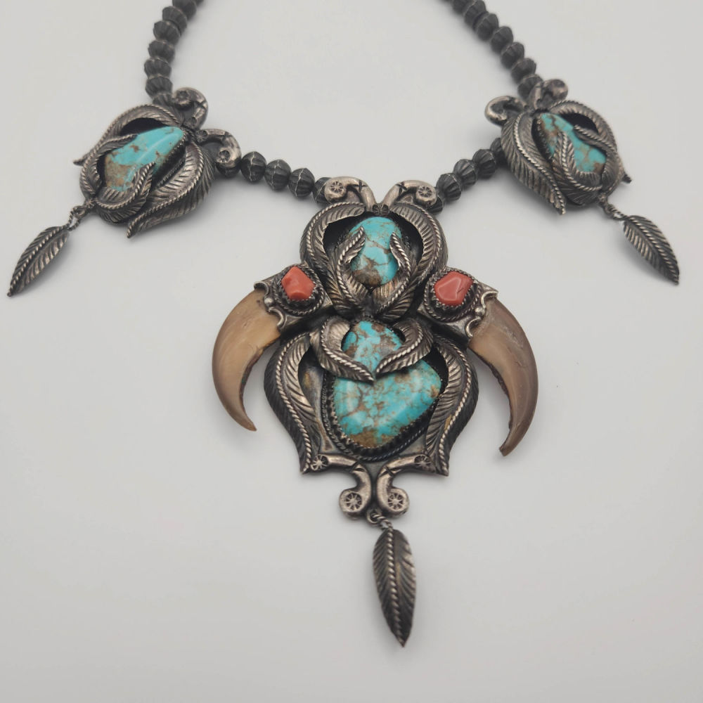 Lot 323: Sterling Turquoise Coral Bear Claw Kakiki Necklace 155g