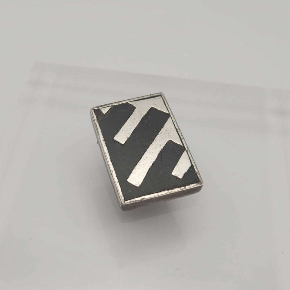 Lot 371: Taxco Los Castillo Onyx Negro Ster Brooch 11.6G