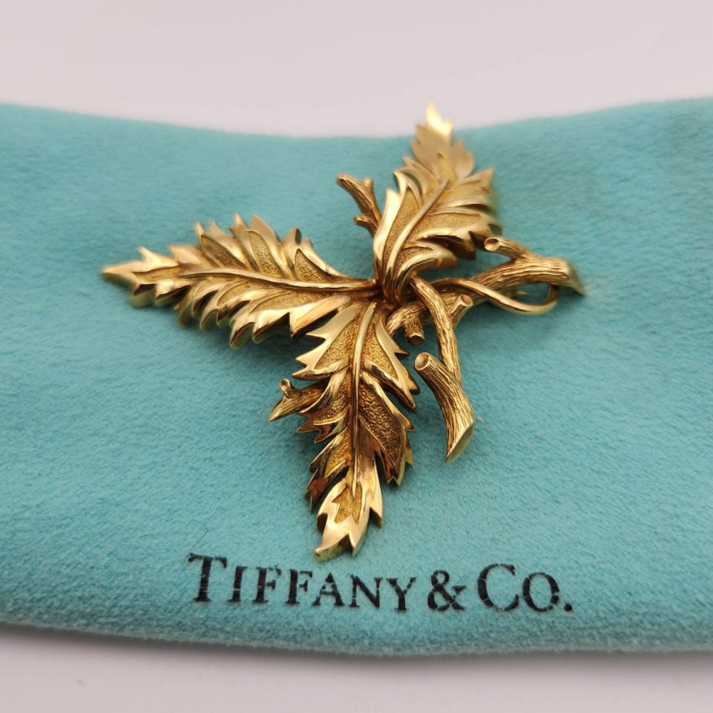 Lot 379: Tiffany & Co Schlumberger Studios 18k/750 Brooch 21g