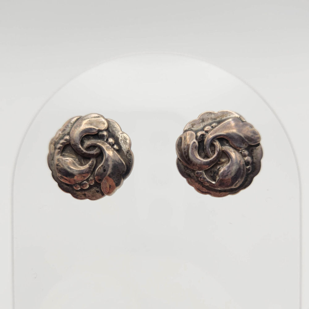 Lot 385: Georg Jenson #93 Sterling Floral Earrings 5.8g