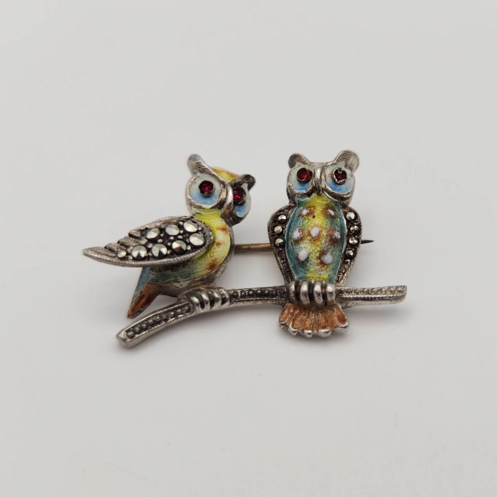 Lot 402: Alice Caviness Sterling Enamel Owl Pin 5g