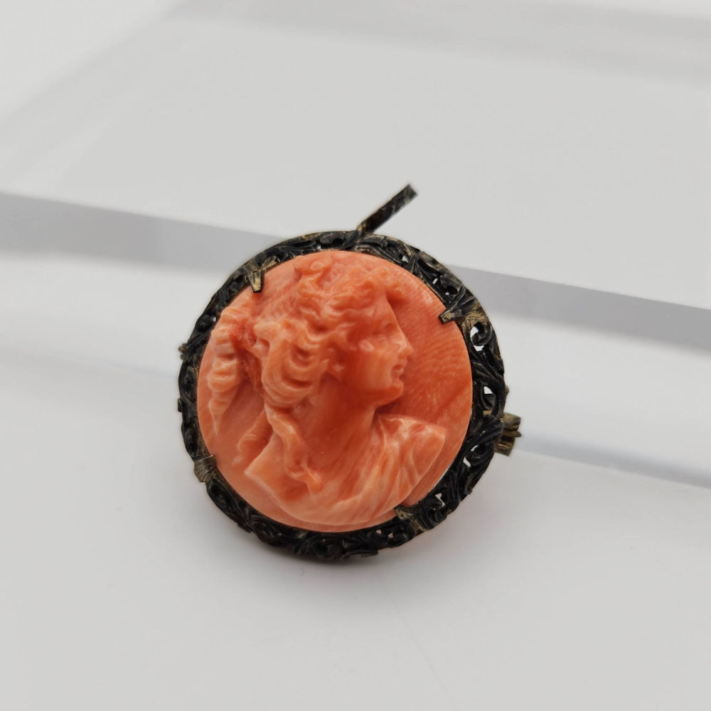 Lot 404: 800 Silver High Relief Coral Cameo 6.5g