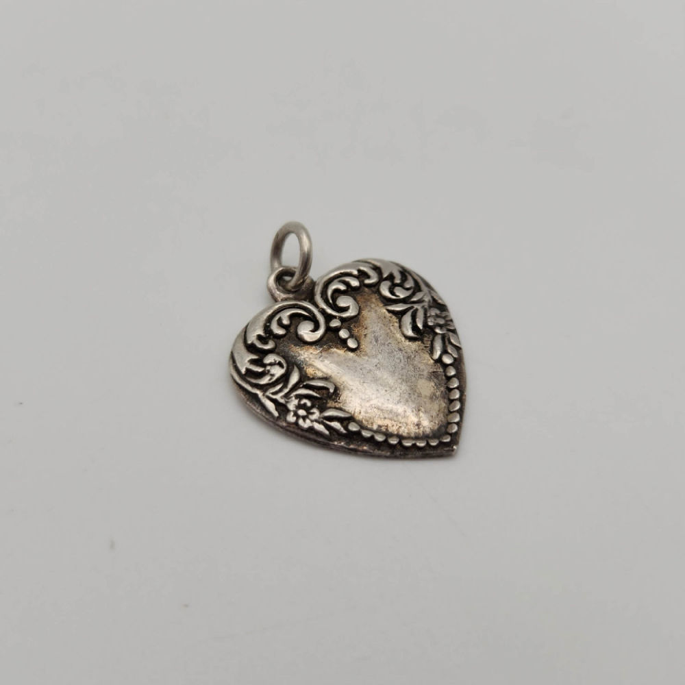 Lot 413: Sterling Antique Heart Charm 3g
