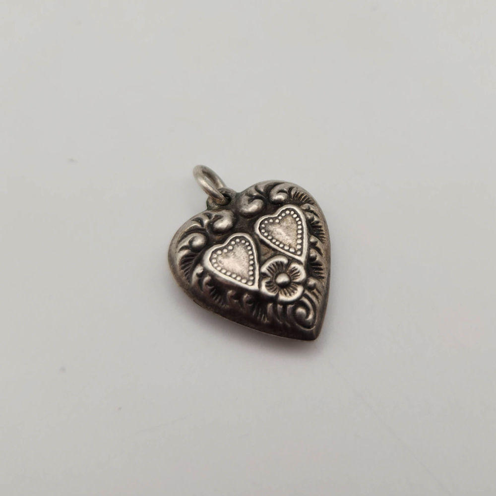 Lot 414: Sterling Puffy Heart Charm 2g