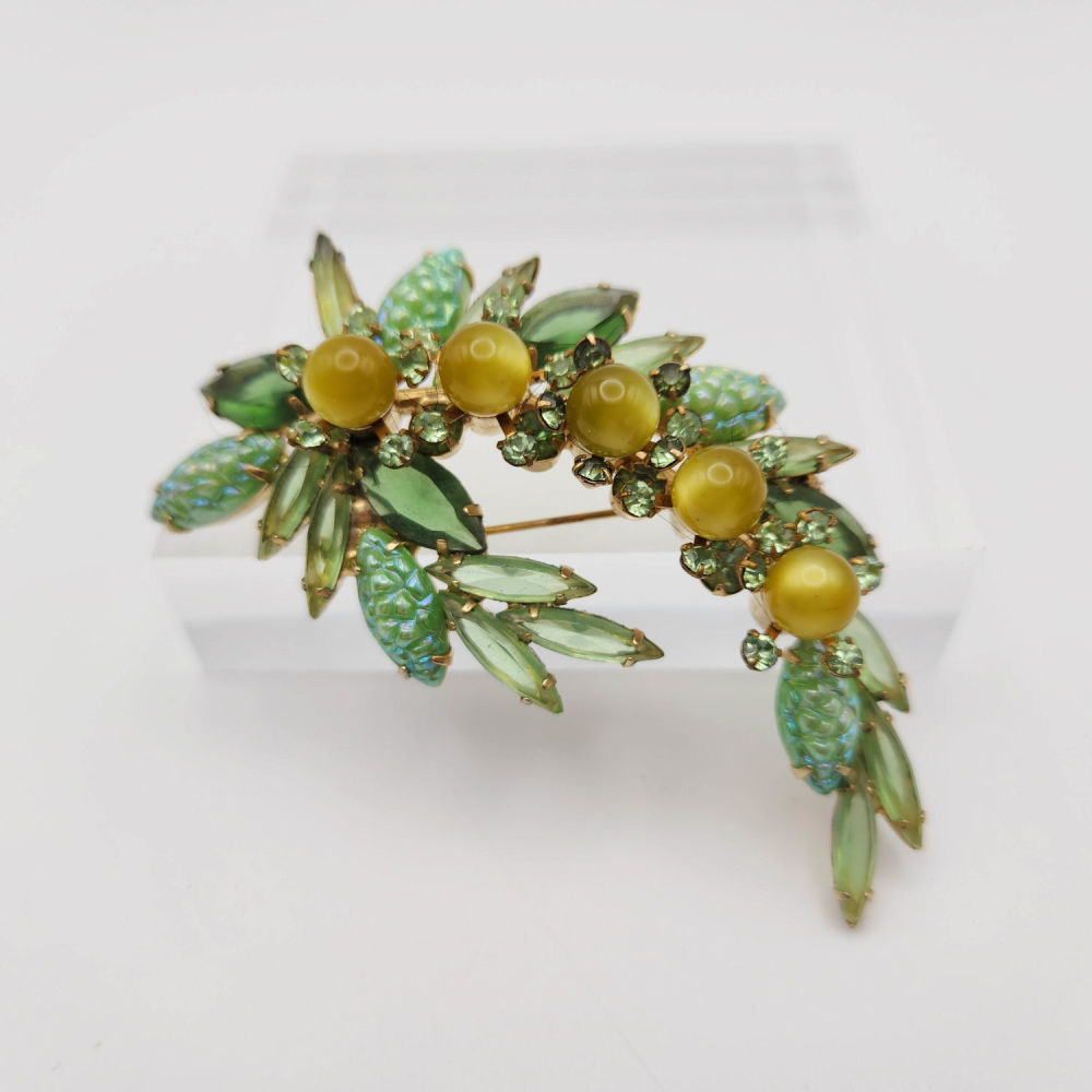 Lot 422: D&E Juliana Green Multilayer Brooch
