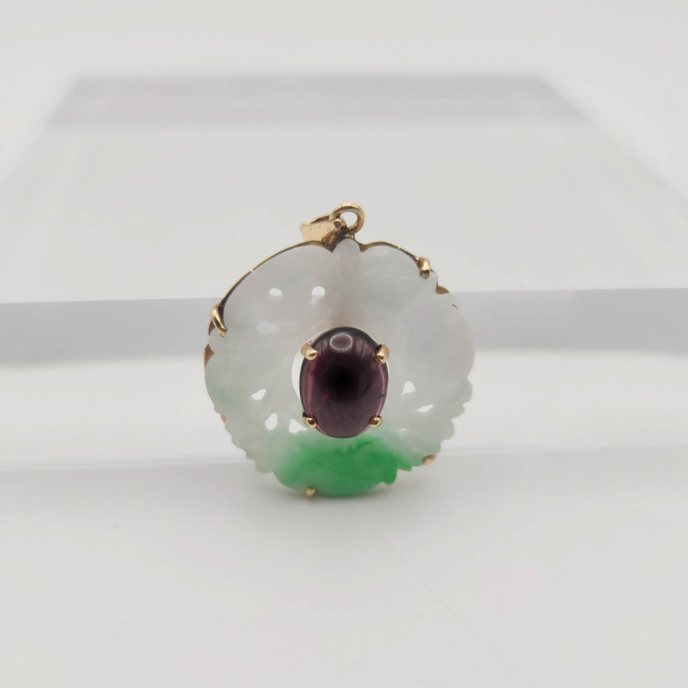 Lot 431: 14k Gold Jade and Garnet Pendant 4.3g As-Is