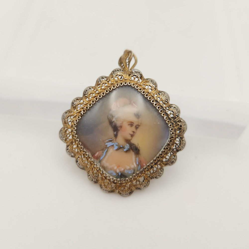 Lot 437: Victorian 800 Silver Gold Gilt Painted Brooch 7g