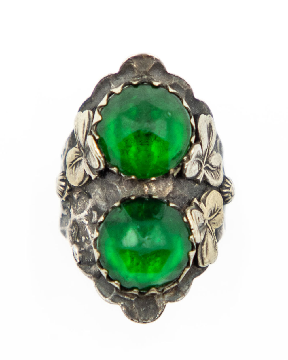 Lot 560: Sterling Clover & Emerald Green Rhinestone Ring Sz.3.5/4
