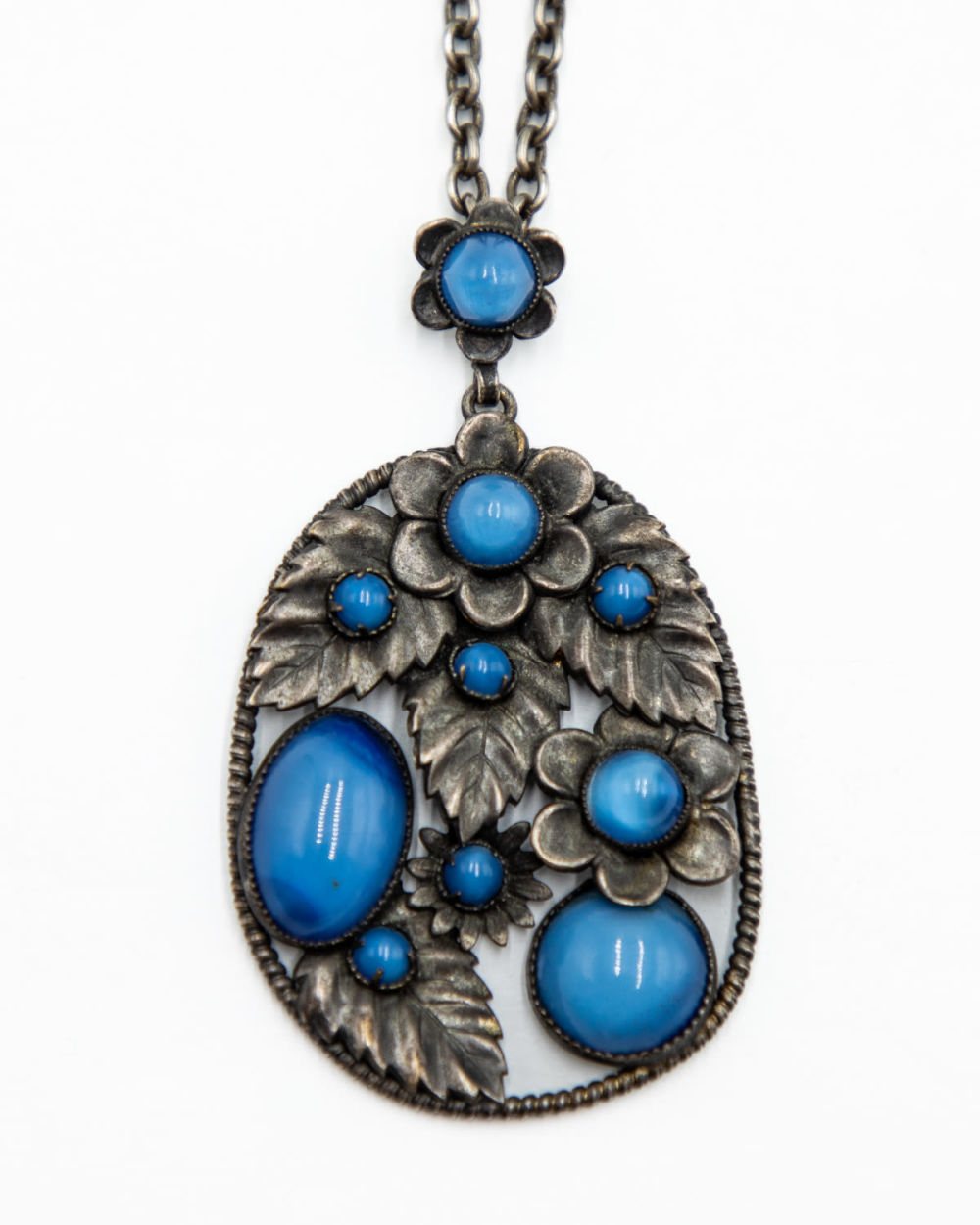 Lot 599: Czech Nouveau Blue Glass Floral Necklace