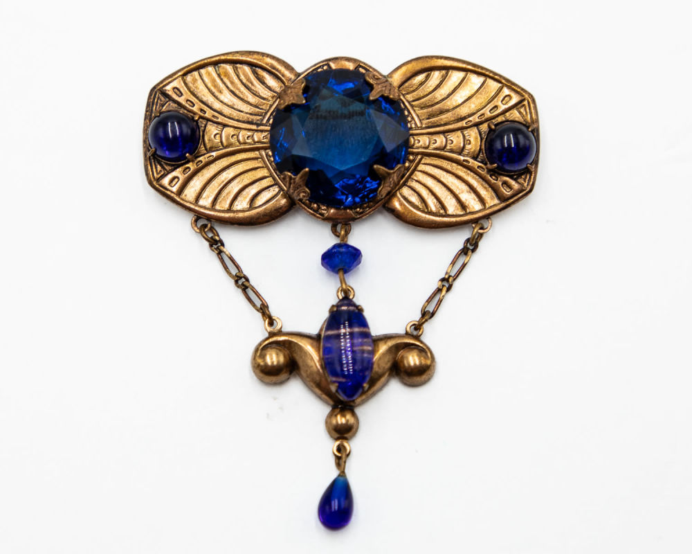 Lot 626: Vintage Nouveau Blue Dangle Brooch