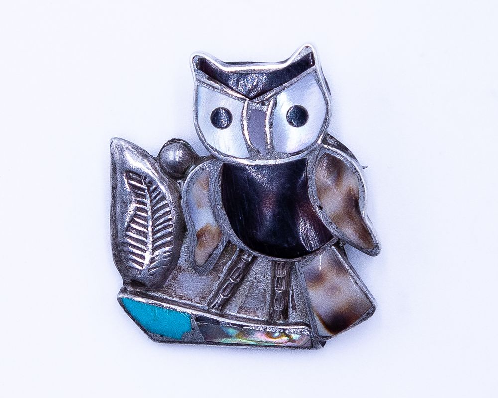 Lot 683: Vintage Zuni Sterling Multi Stone Perched Owl Brooch