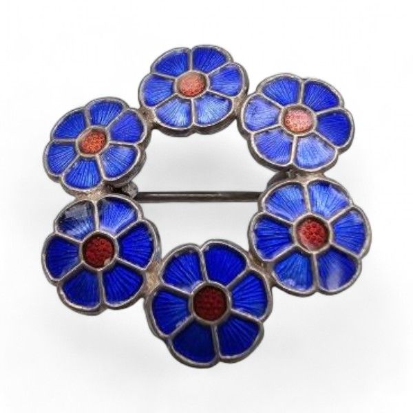 Lot 261: Denmark Volmer Bahners Blue Flower Circle Brooch 3.3 G