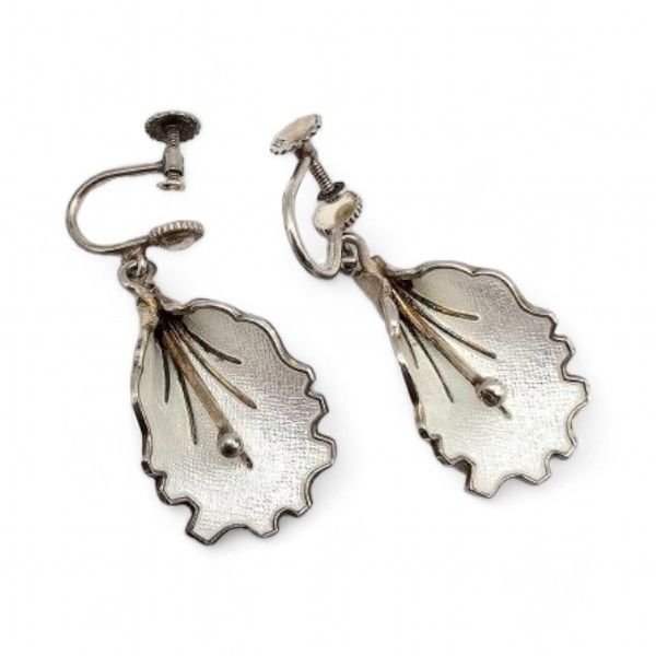 Lot 319: Norway Aksel Holmsen Guilloche Enamel Sterling Silver White Flower Earrings 6.9 G
