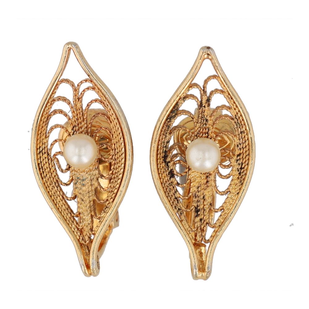Lot 467: Sarah Coventry Silver Tone Filigree Pearl Clip Earrings