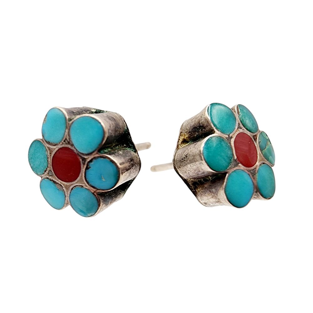 Lot 200: Zuni Dishta Sterling Inlay Flower Earrings 1.8g