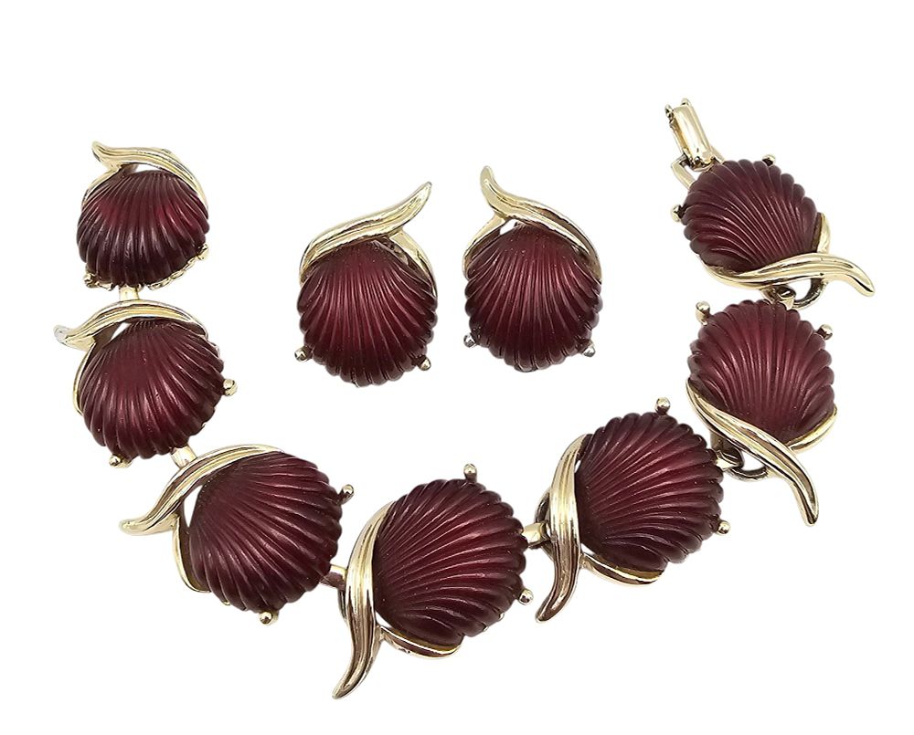 Lot 158: Vintage Deep Red Thermoset Gold Tone Seashell Bracelet Earrings Set