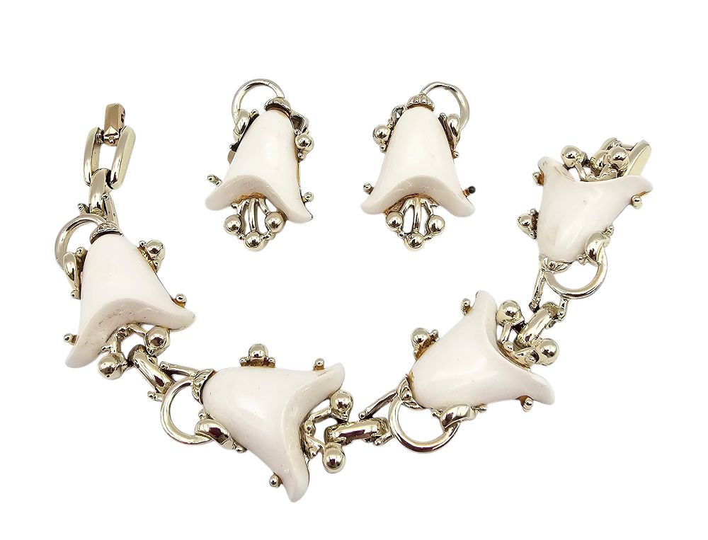 Lot 160: Vintage White Lily Flower Gold Tone Bracelet Earrings Set