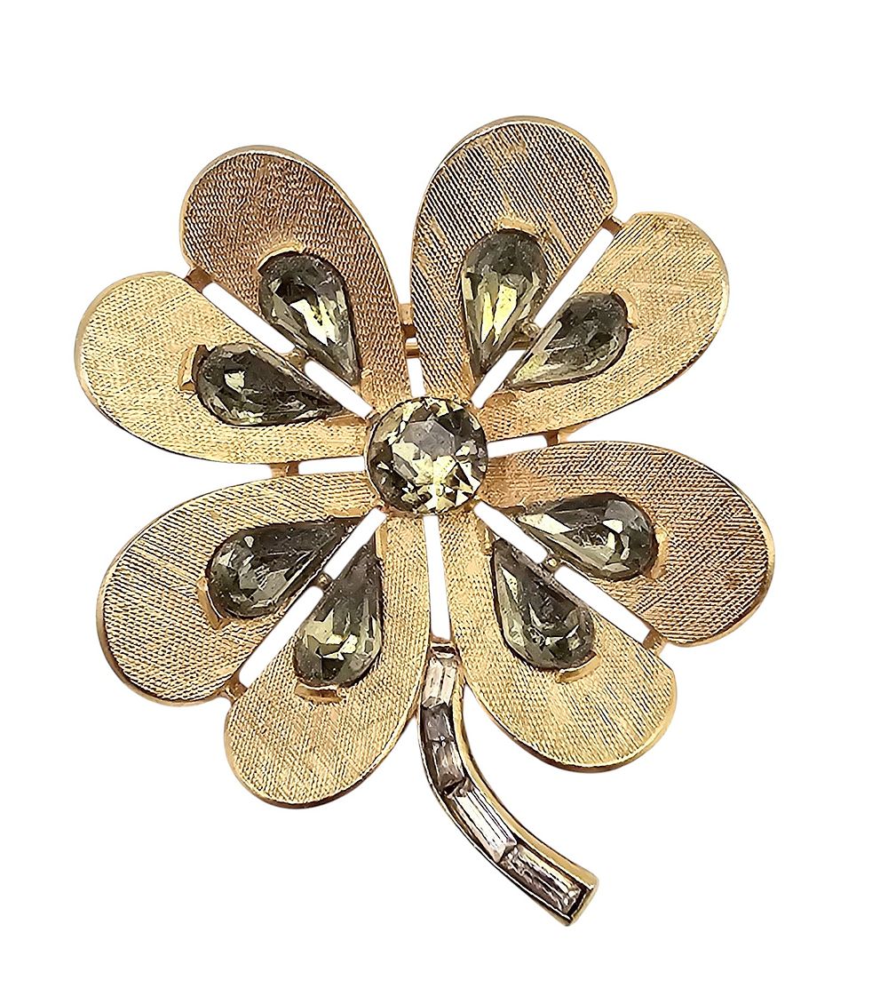 Lot 224: Crown Trifari Vintage Clear Rhinestone Brushed Gold Tone Four Leaf Clover Brooch