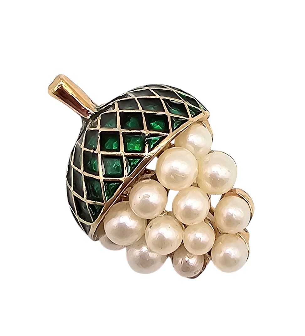 Lot 225: Crown Trifari Vintage Green Enamel Faux Pearl Gold Tone Acorn Brooch