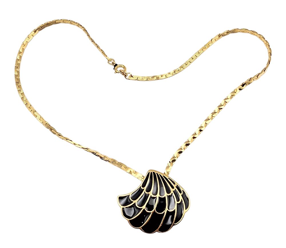 Lot 278: Trifari Vintage Black Enamel Gold Tone Seashell Necklace